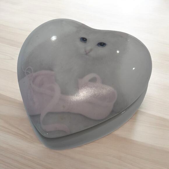 Vintage Heart Shaped OTAGIRI Porcelain Cat and Ballet Slipper Music Box "Memory" - Picture 1 of 7